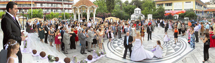 A bride arrives at the Greek church